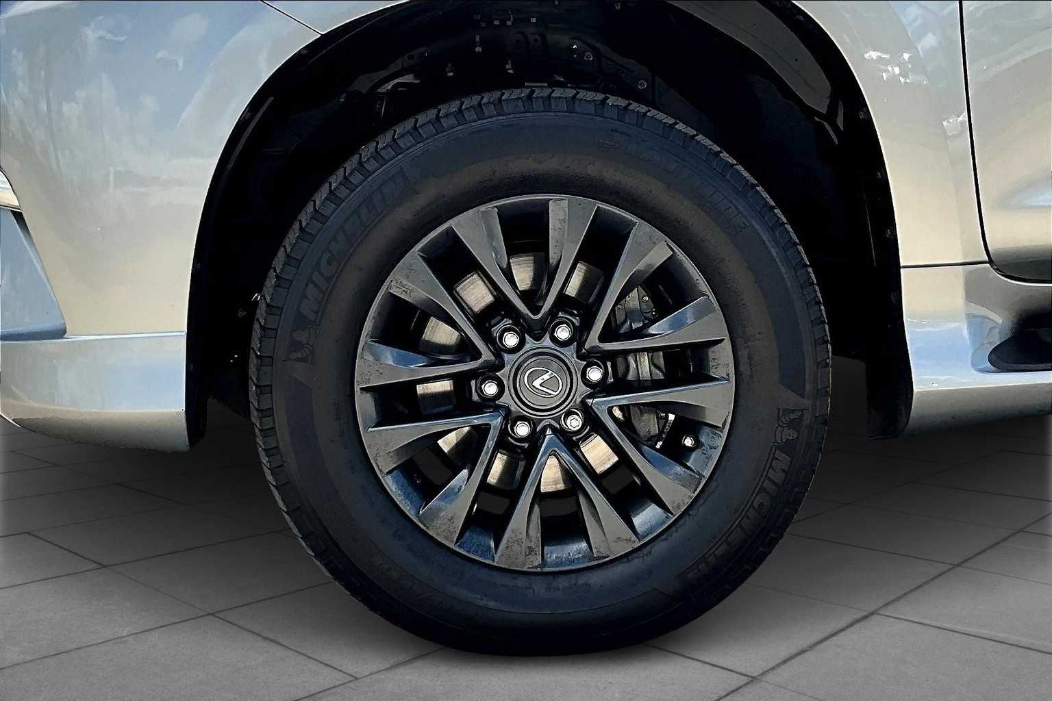 2023 Lexus GX 460 Premium photo 10