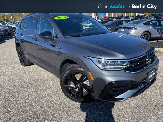 2024 Volkswagen Tiguan SE R-LINE BLACK's photo