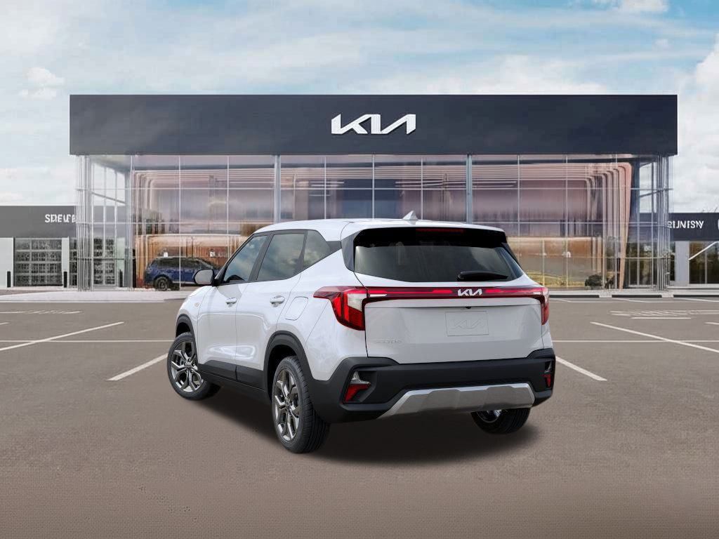 2026 Kia Seltos LX photo 3