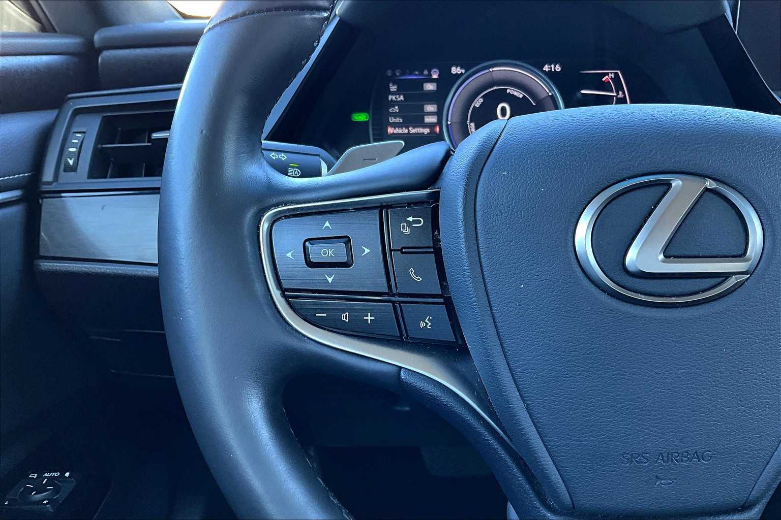2023 Lexus ES 300h photo 19