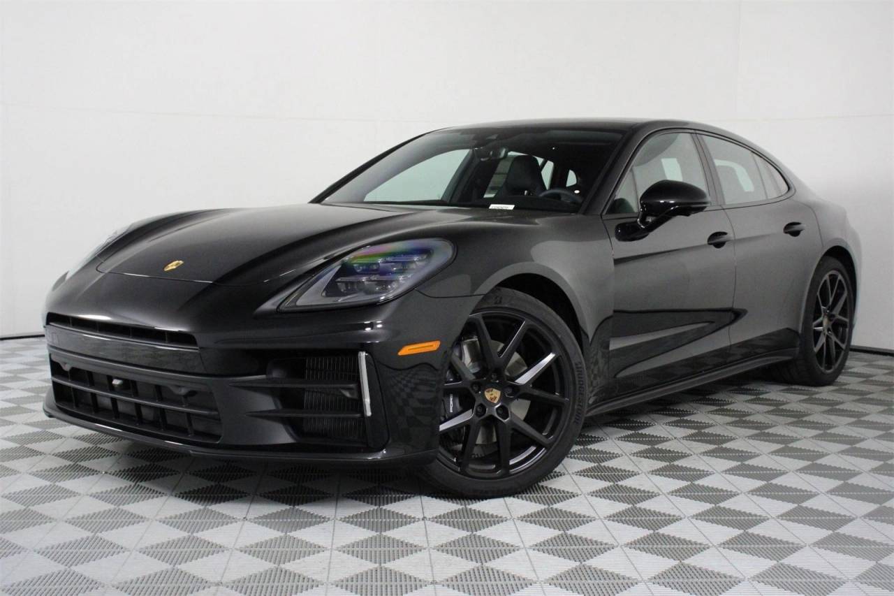 2025 Porsche Panamera Base's photo