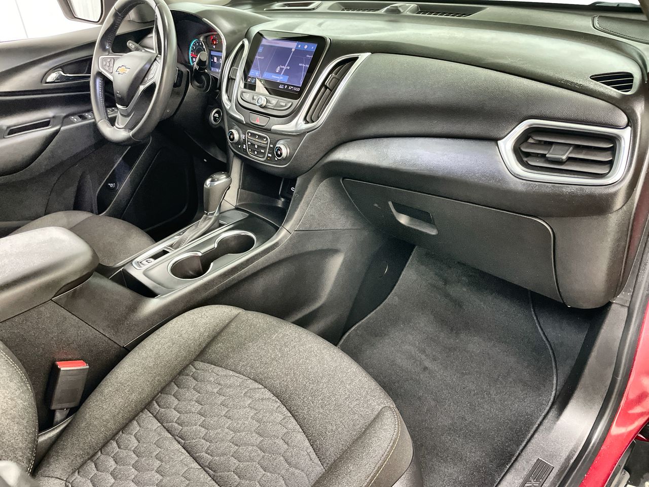 2020 Chevrolet Equinox LT photo 28