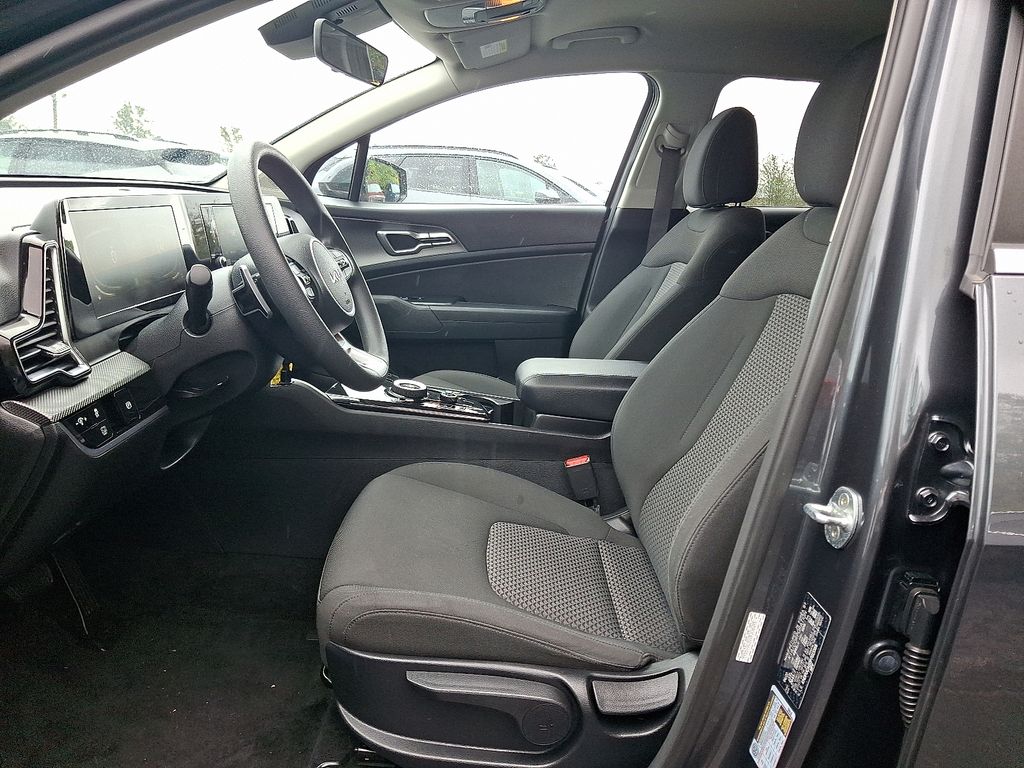 2023 Kia Sportage Hybrid LX photo 11