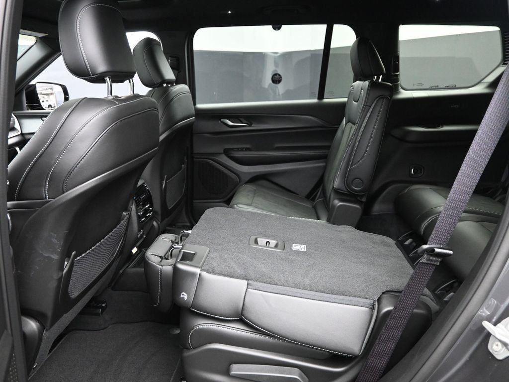 2025 Jeep Grand Cherokee Altitude X photo 8