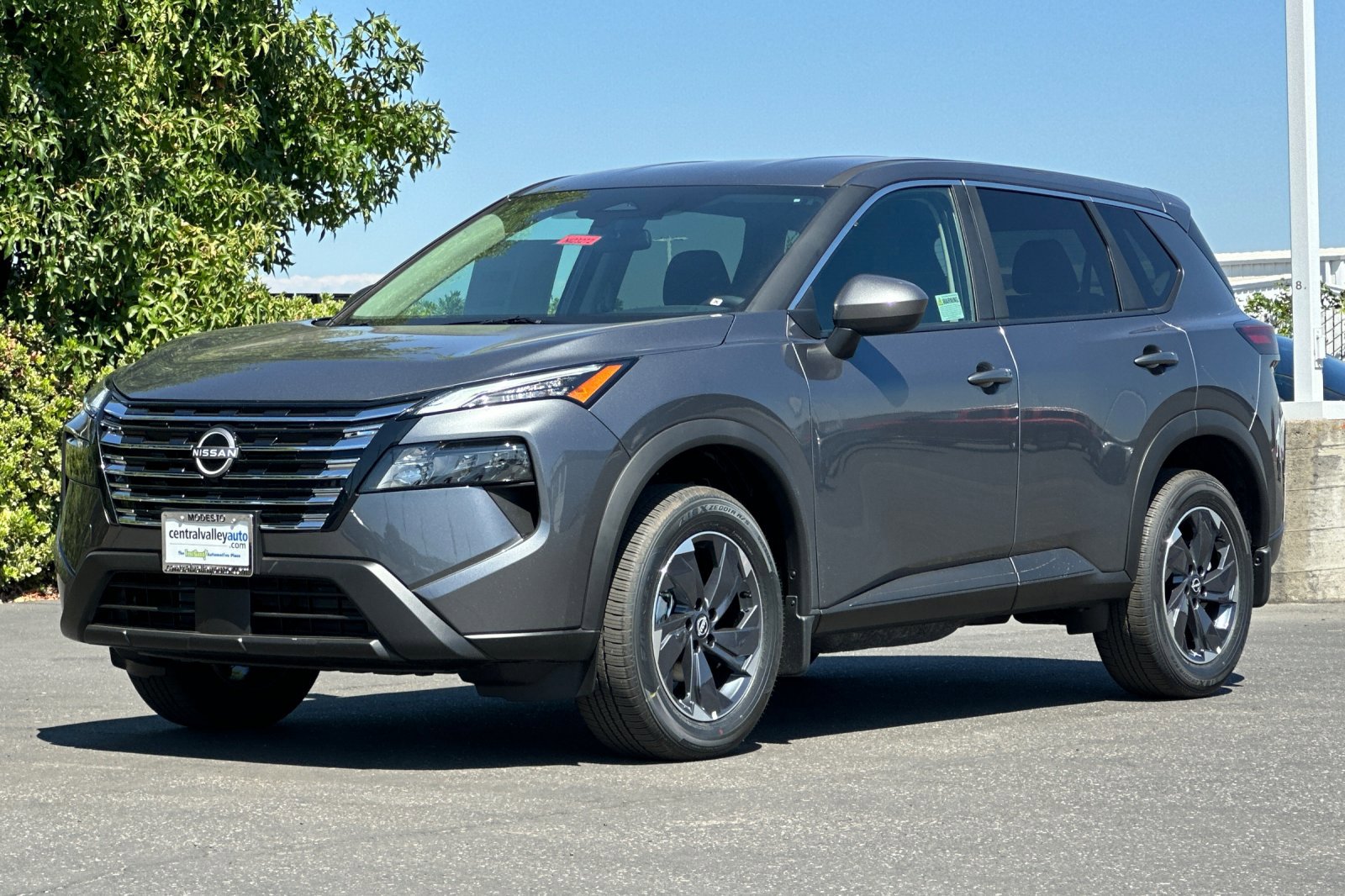 2026 Nissan Rogue SV photo 7
