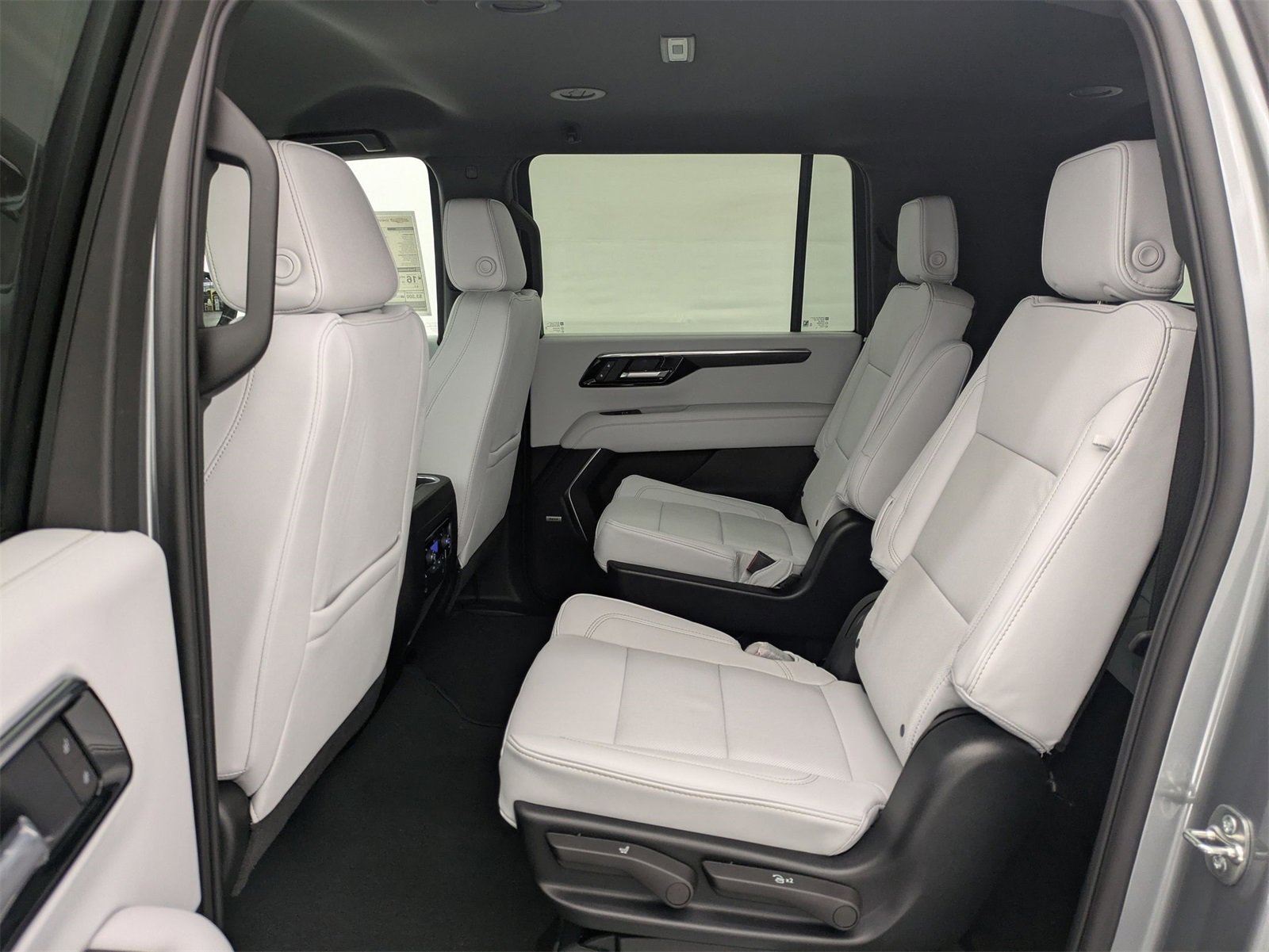 2025 Chevrolet Suburban Premier photo 18
