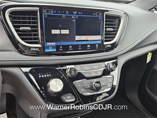 2026 Chrysler Pacifica photo 18
