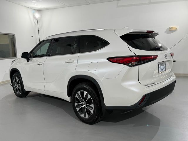 2020 Toyota Highlander XLE photo 5