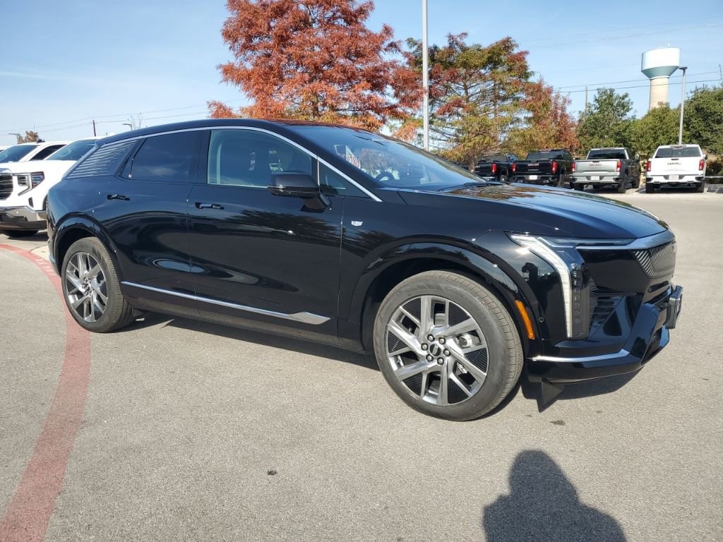 2026 Cadillac OPTIQ Luxury's photo