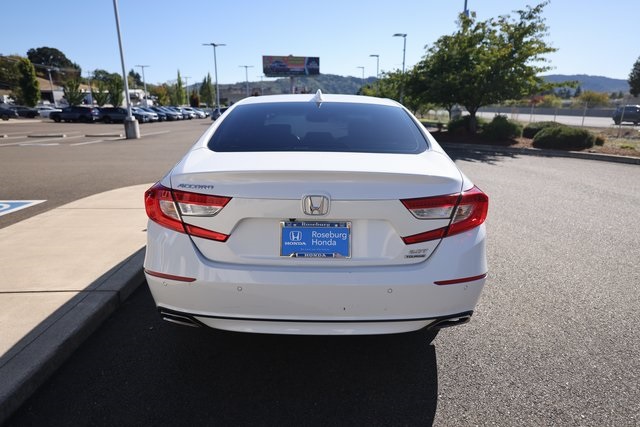 2020 Honda Accord Touring 2.0T photo 3