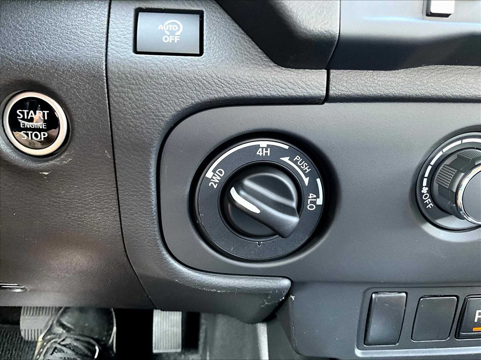 2025 Nissan Frontier SV photo 26