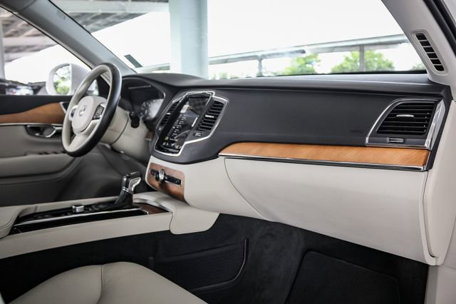2021 Volvo XC90 Momentum photo 19