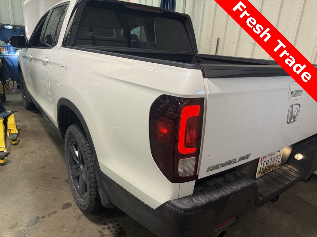 2023 Honda Ridgeline Black Edition photo 2