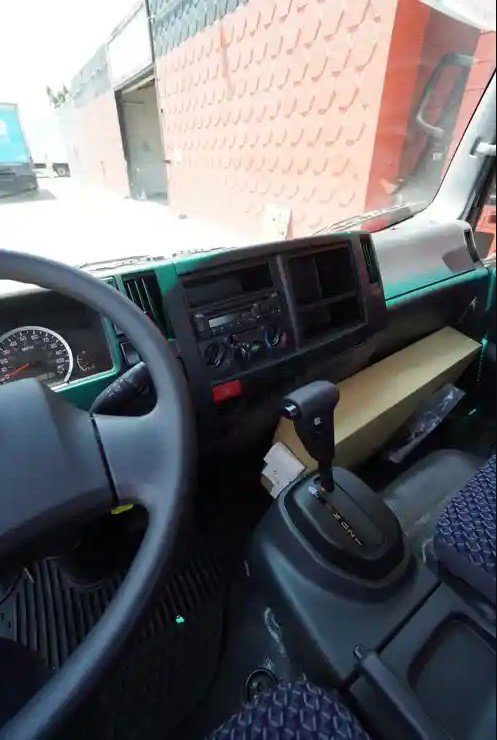 2024 Isuzu NRR Standard photo 4