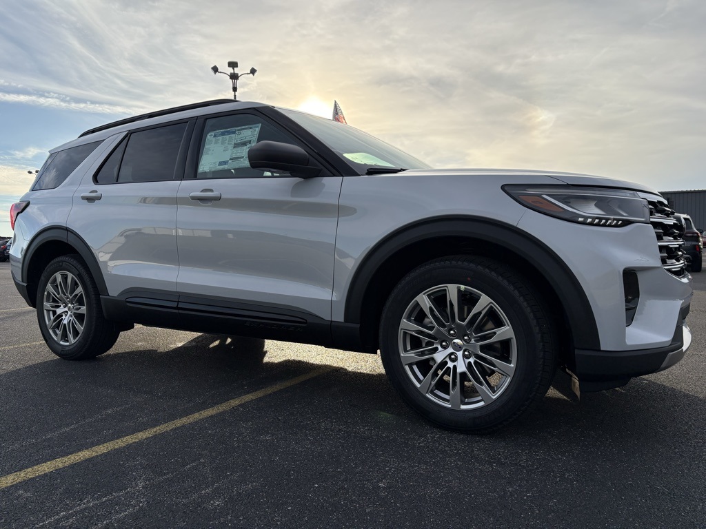 2026 Ford Explorer photo 2
