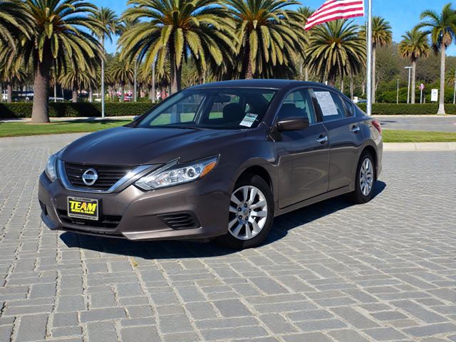 2016 Nissan Altima S's photo