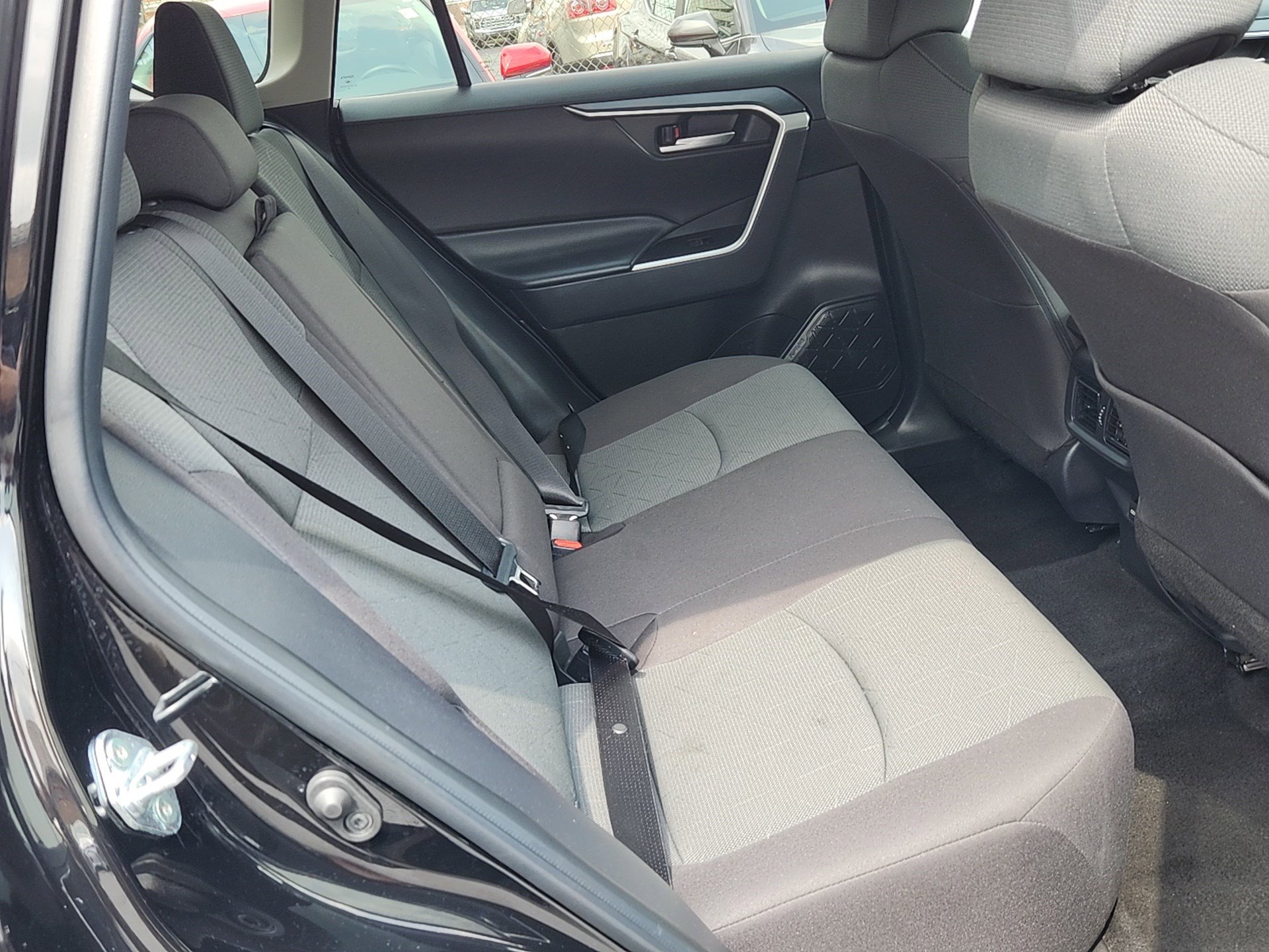 2025 Toyota RAV4 XLE photo 30