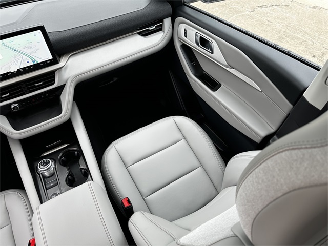 2025 Ford Explorer photo 17