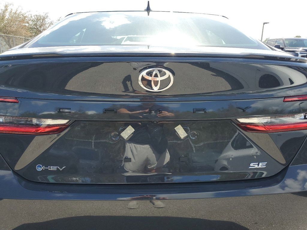 2025 Toyota Camry SE photo 13