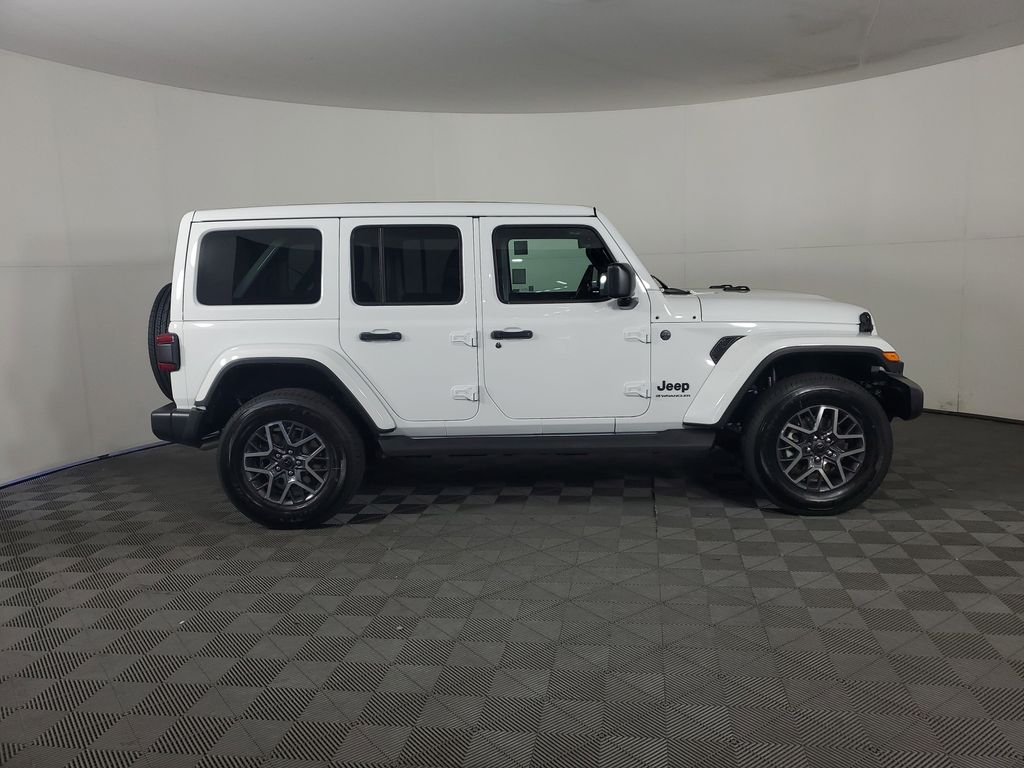 2025 Jeep Wrangler Sahara photo 3