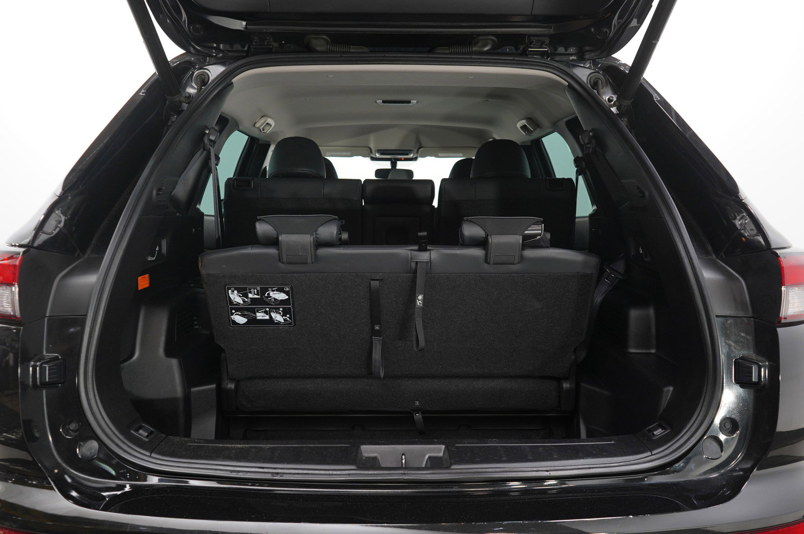 Used 2023 Mitsubishi Outlander Plug-In Hybrid SE with VIN JA4T5UA96PZ036956 for sale in Burnsville, Minnesota