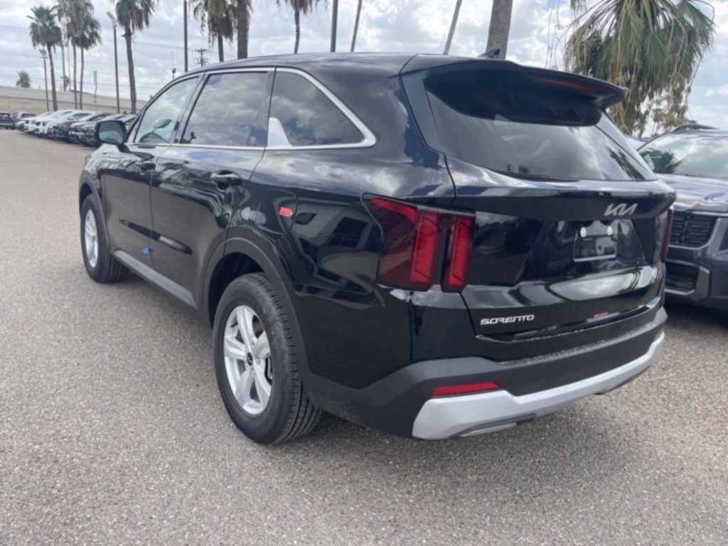 2026 Kia Sorento LX photo 4