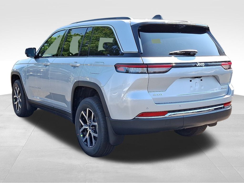 2025 Jeep Grand Cherokee Limited photo 3