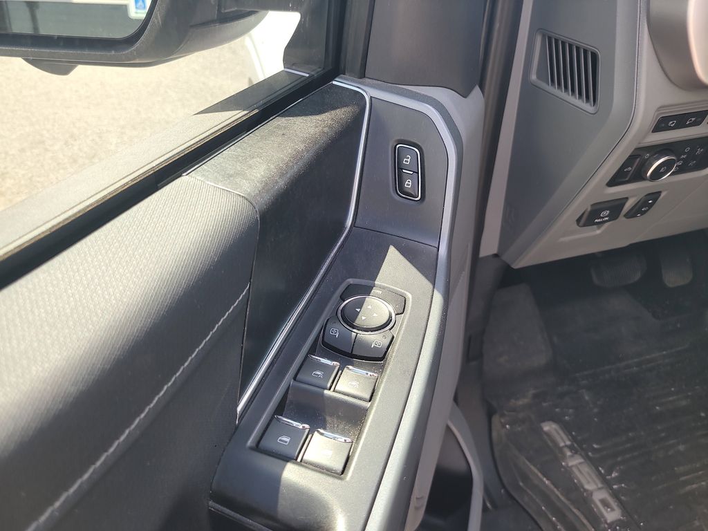 2022 Ford F-150 XLT photo 11