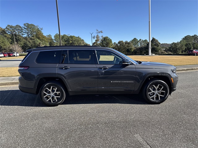 2025 Jeep Grand Cherokee Limited photo 4