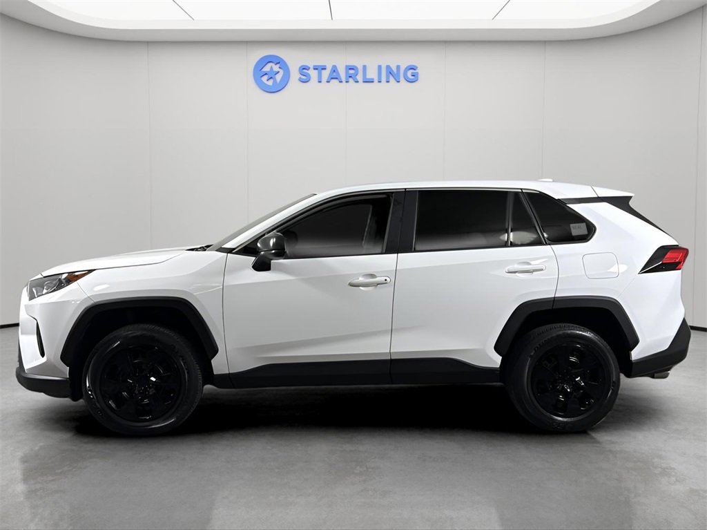 2022 Toyota RAV4 LE photo 2