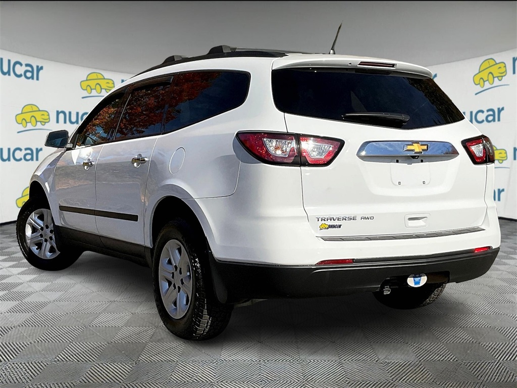 2017 Chevrolet Traverse LS photo 4