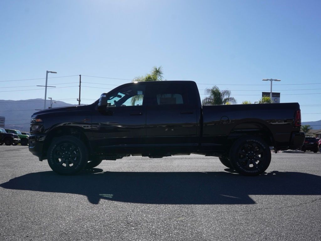 New 2026 Diamond Black Crystal Pearl-Coat Exterior Paint RAM Big Horn Night Edition image 7