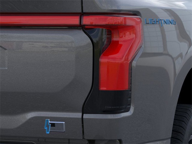 2025 Ford F-150 Lightning Lariat photo 21