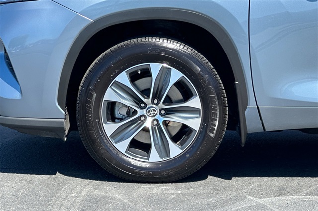 2024 Toyota Highlander XLE photo 22
