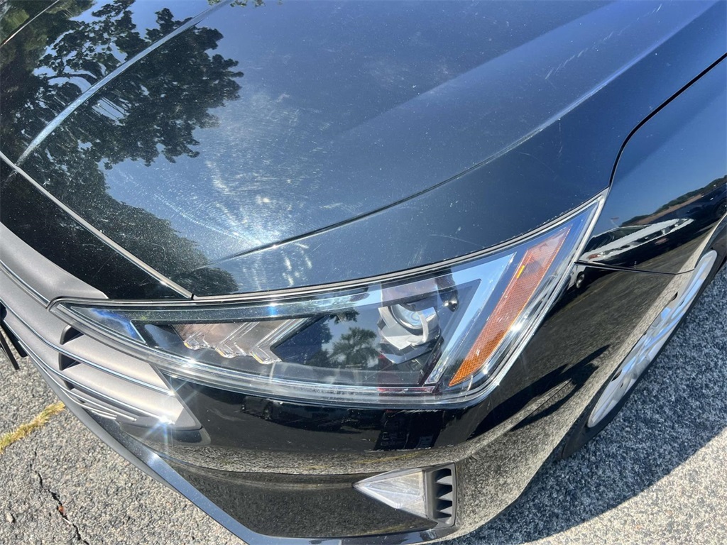 2019 Hyundai Elantra SE photo 3