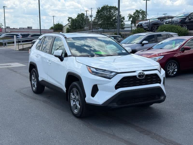 2024 Toyota RAV4 XLE's photo