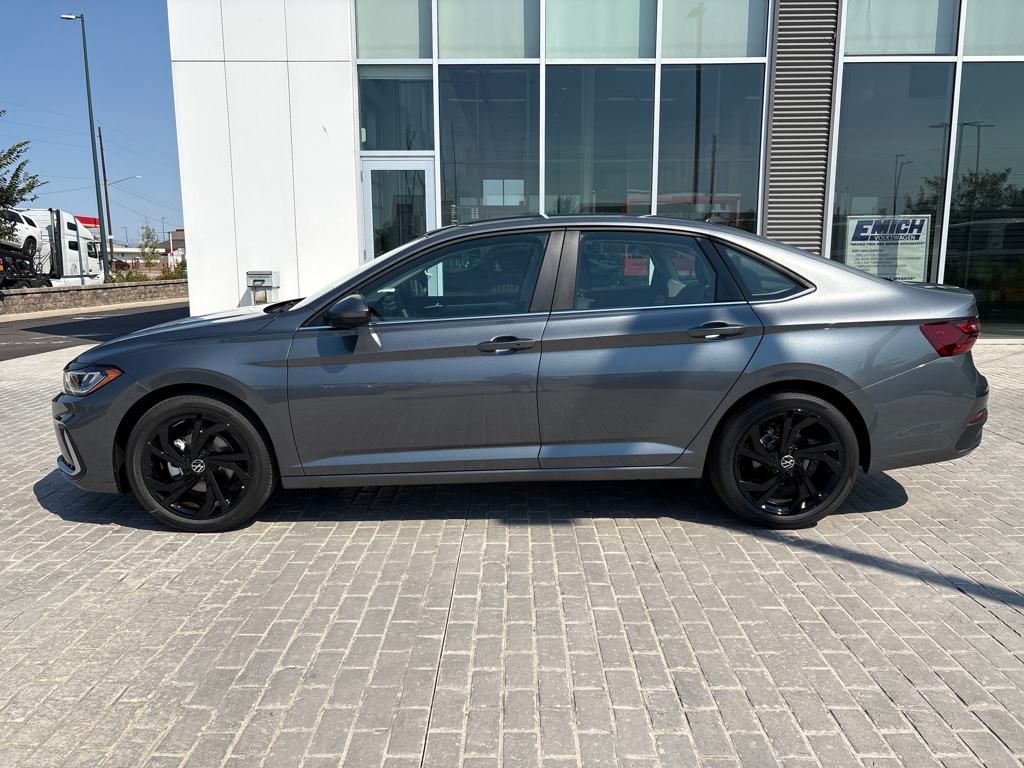 2025 Volkswagen Jetta 1.5T SE photo 2