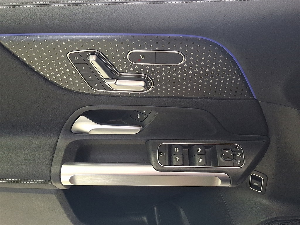 2026 Mercedes Benz GLB 250 4MATIC photo 8
