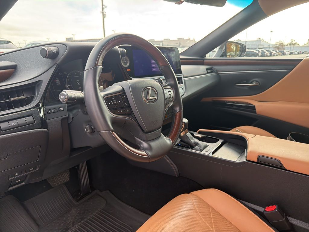 2024 Lexus ES 350 Luxury photo 2