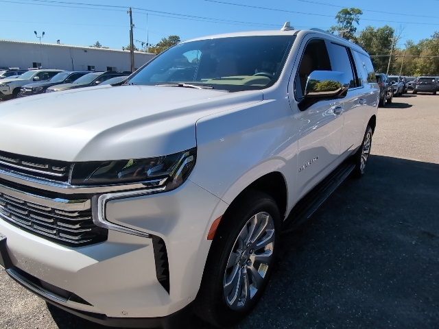 2024 Chevrolet Suburban Premier photo 2