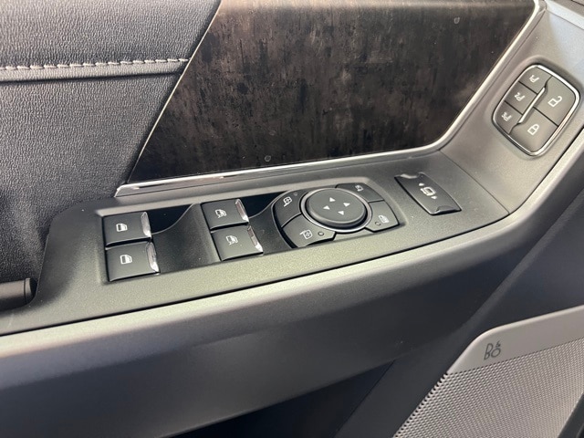 2025 Ford F-350 Lariat photo 8