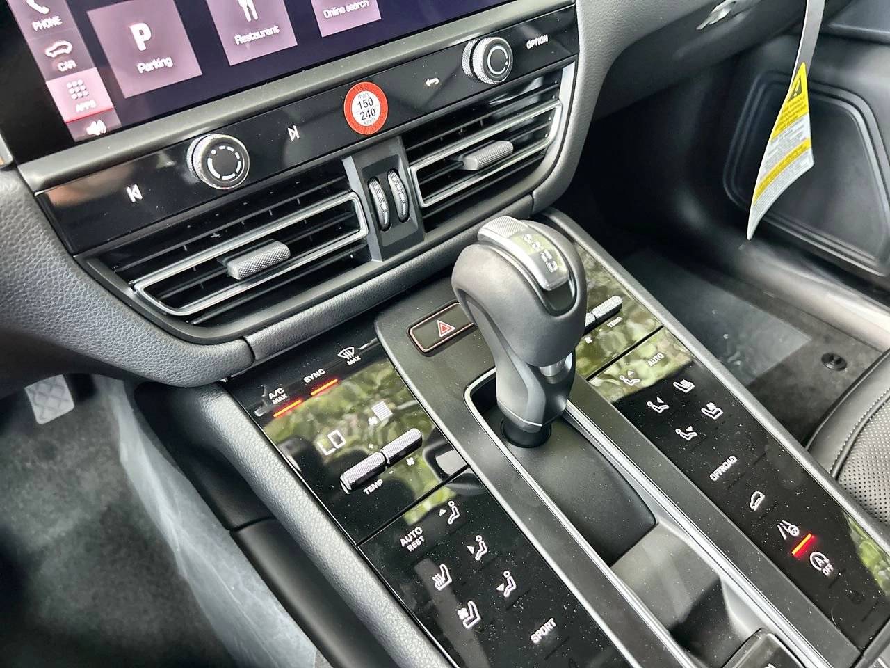 2026 Porsche Macan Base photo 23