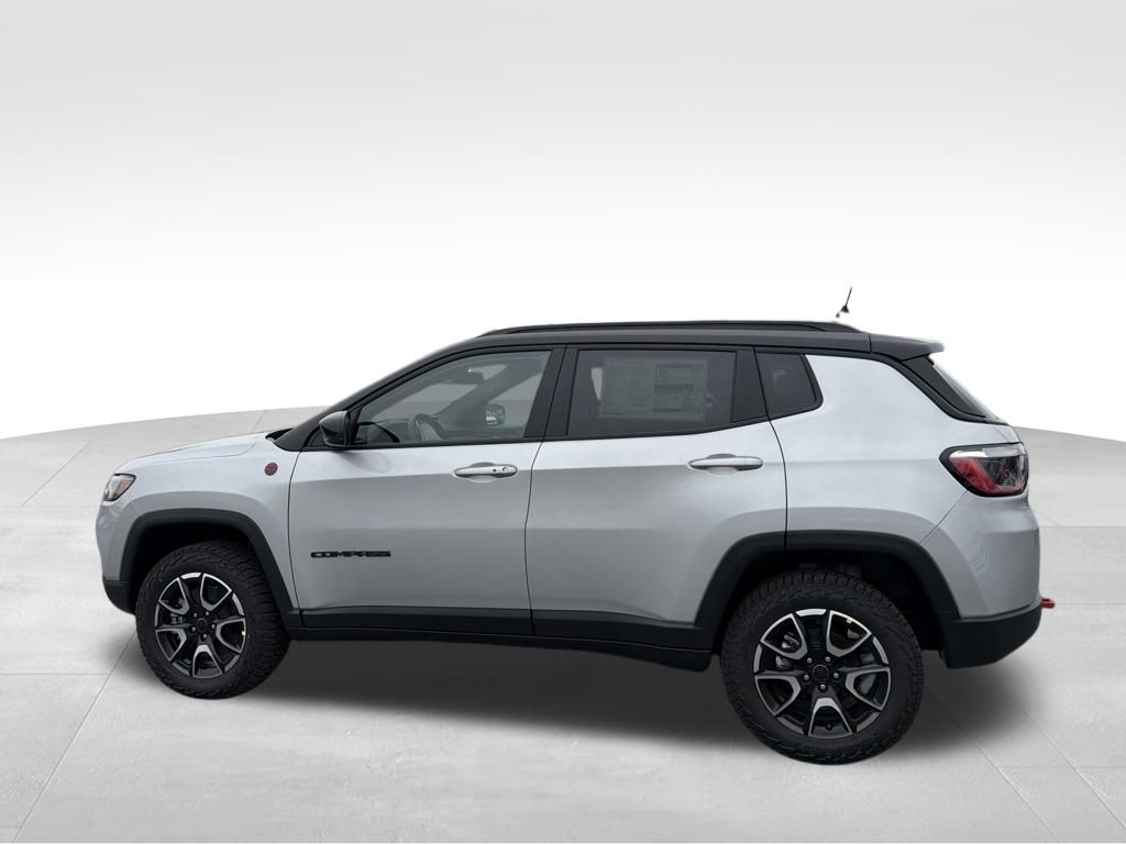 2026 Jeep Compass Trailhawk photo 2