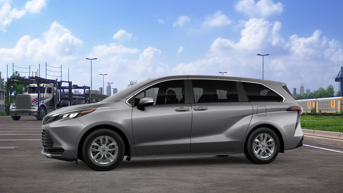 2026 Toyota Sienna LE photo 3