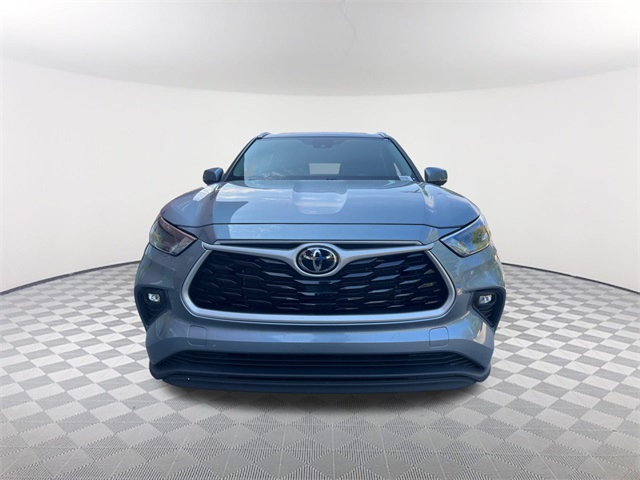 2023 Toyota Highlander XLE photo 2