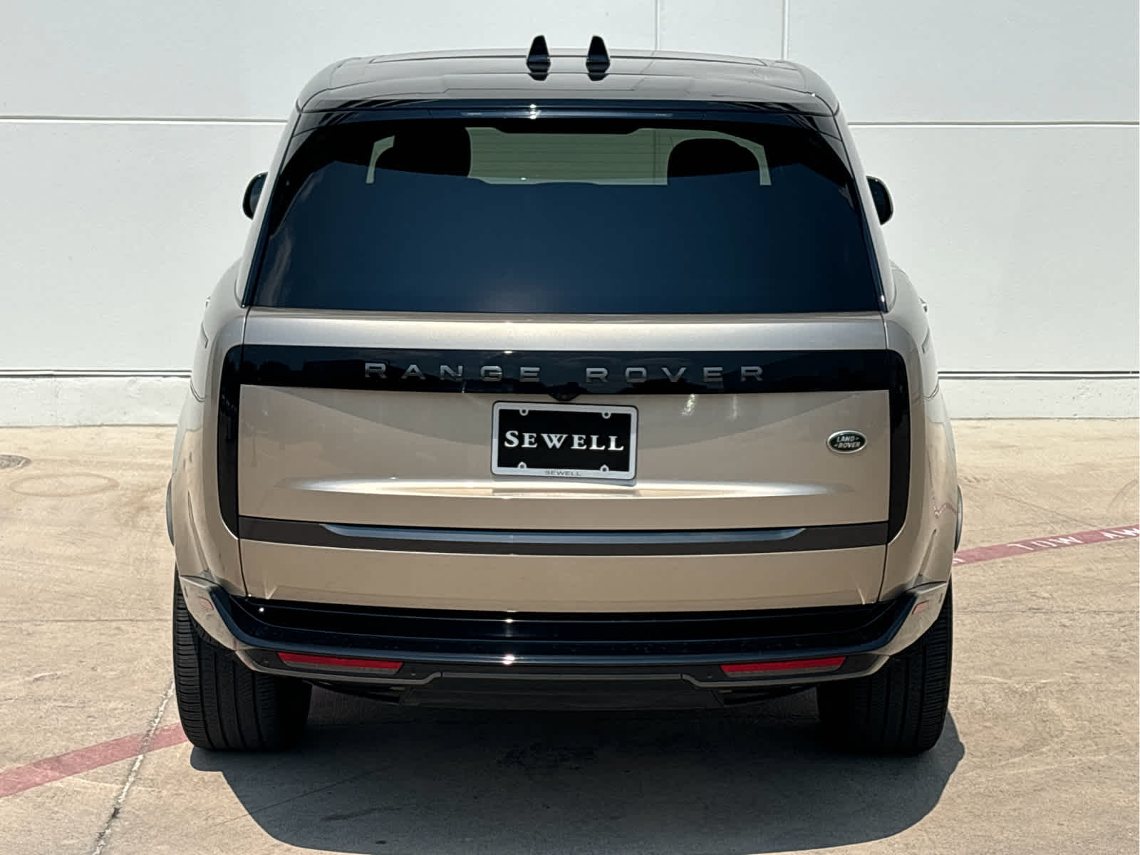 2023 Land Rover Range Rover SE photo 4