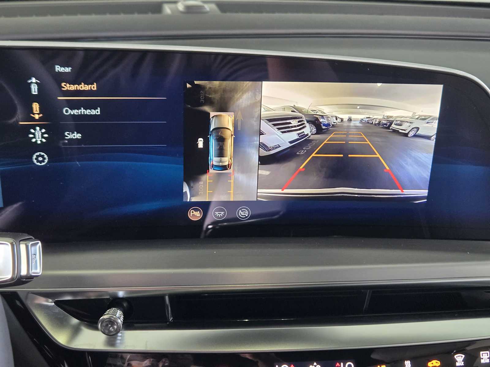 2025 Cadillac Lyriq Luxury photo 12