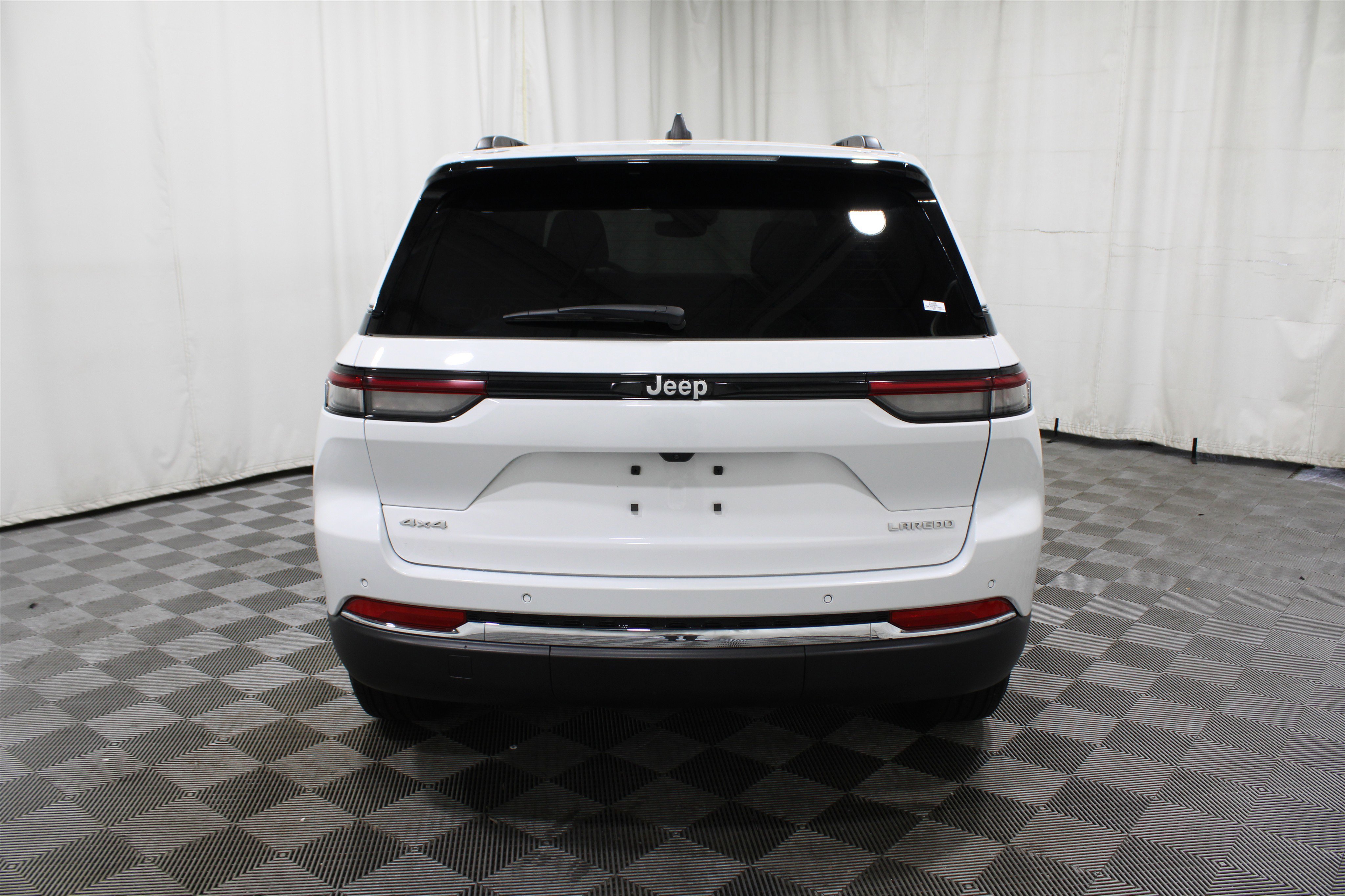 2024 Jeep Grand Cherokee Laredo X photo 25