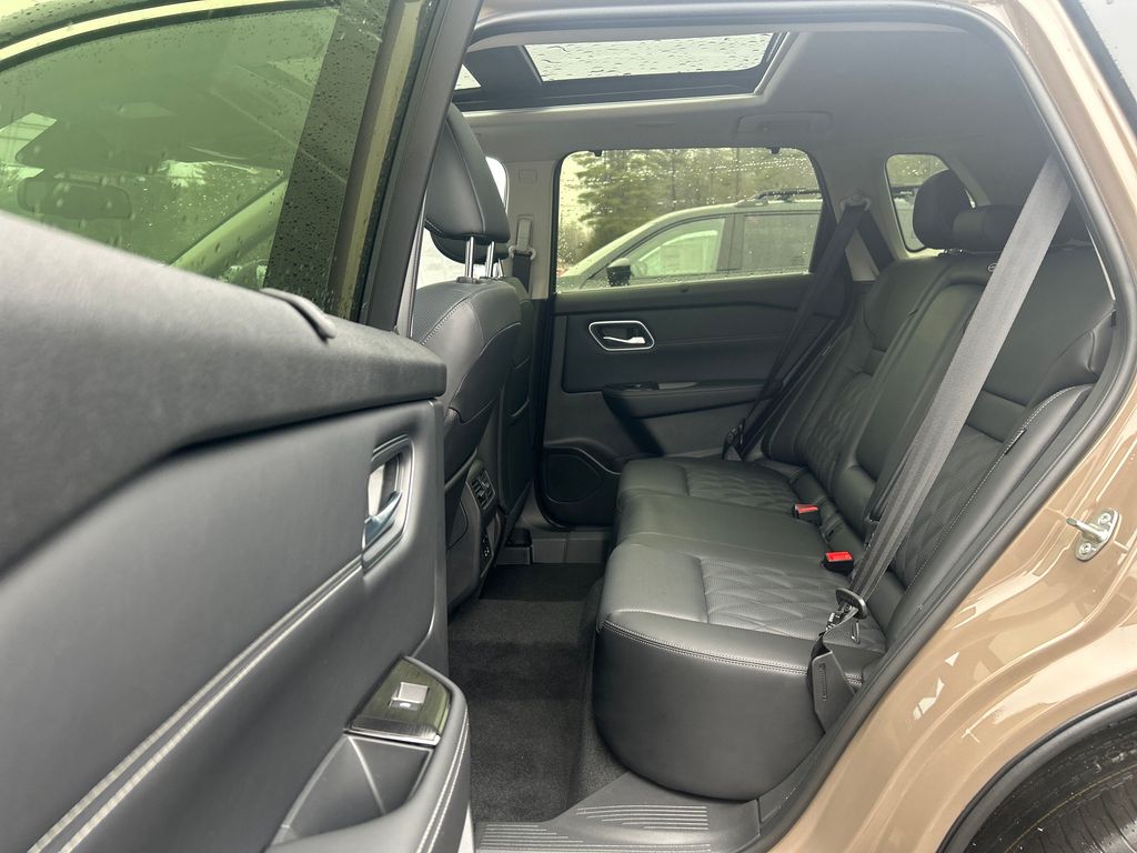 2025 Nissan Rogue Platinum photo 27