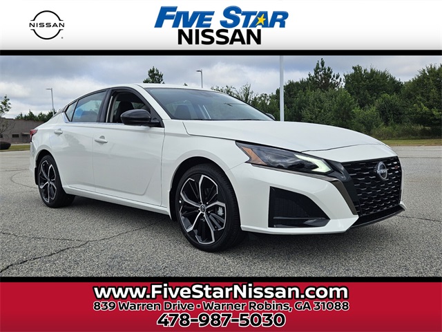 2025 Nissan Altima SR's photo